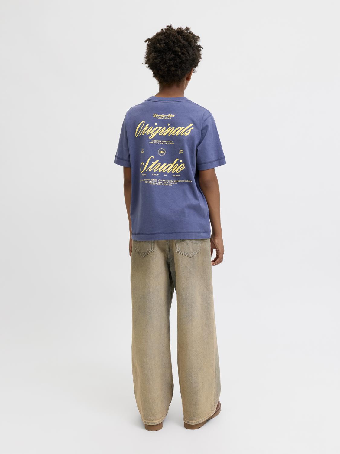 model_shot-back