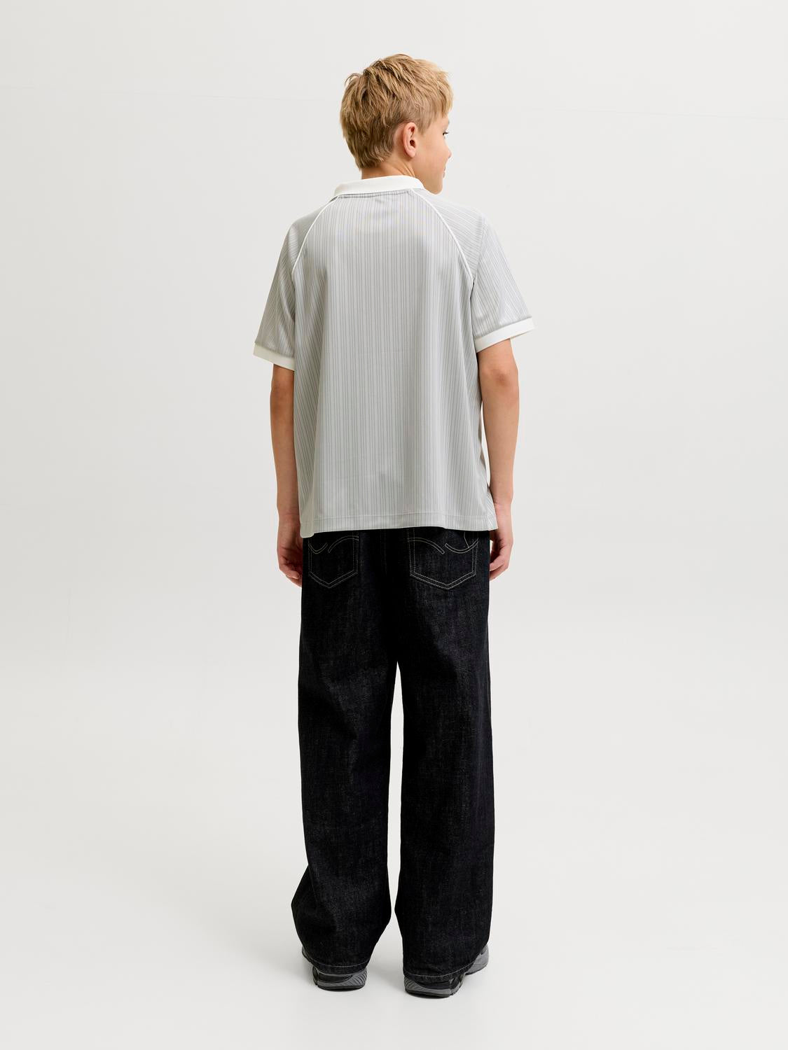model_shot-back